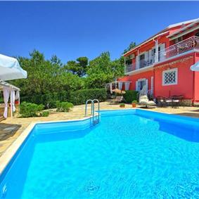 5 bedroom villa with pool & seaview, Perithia, sleeps 10